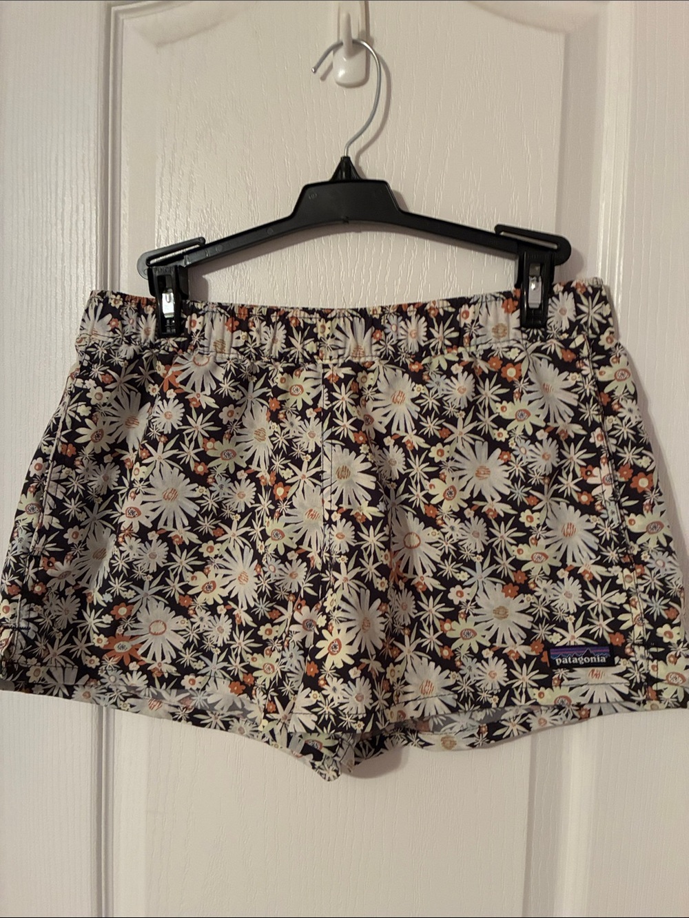 Patagonia Barely Baggies Shorts Womens Floral Daisy Print Primavera Ink Black S